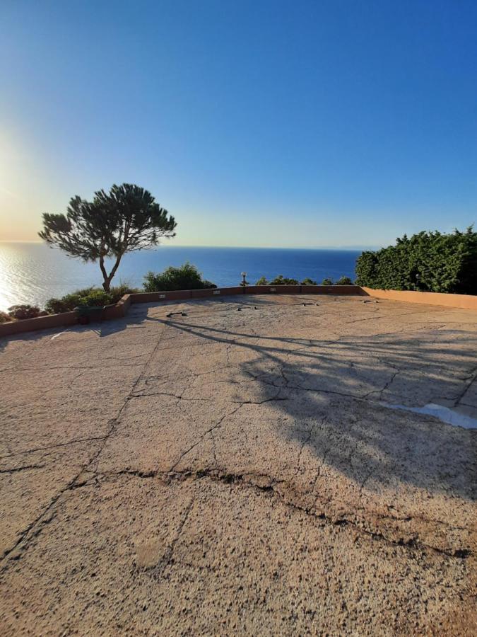 Villino Vista Mare Lägenhet Costa Paradiso Exteriör bild